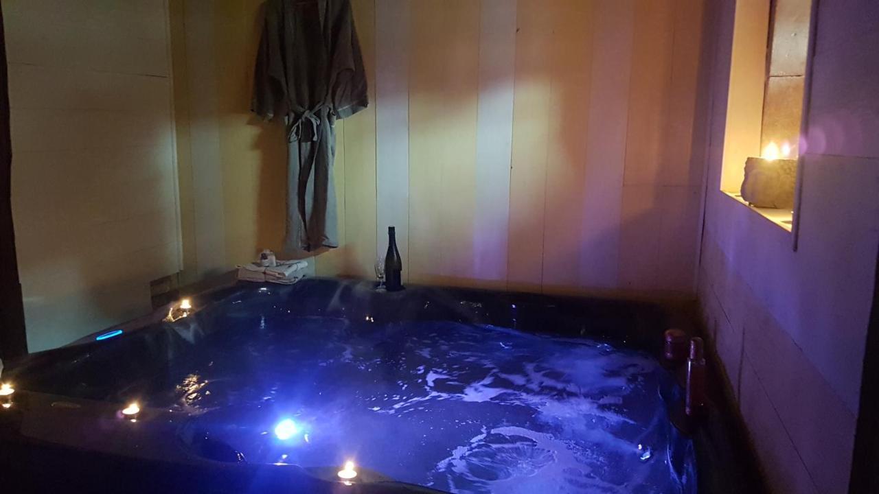Gite Du Moulin De Barutel: Cozy Couple's Retreat with Spa Mamers Exterior photo